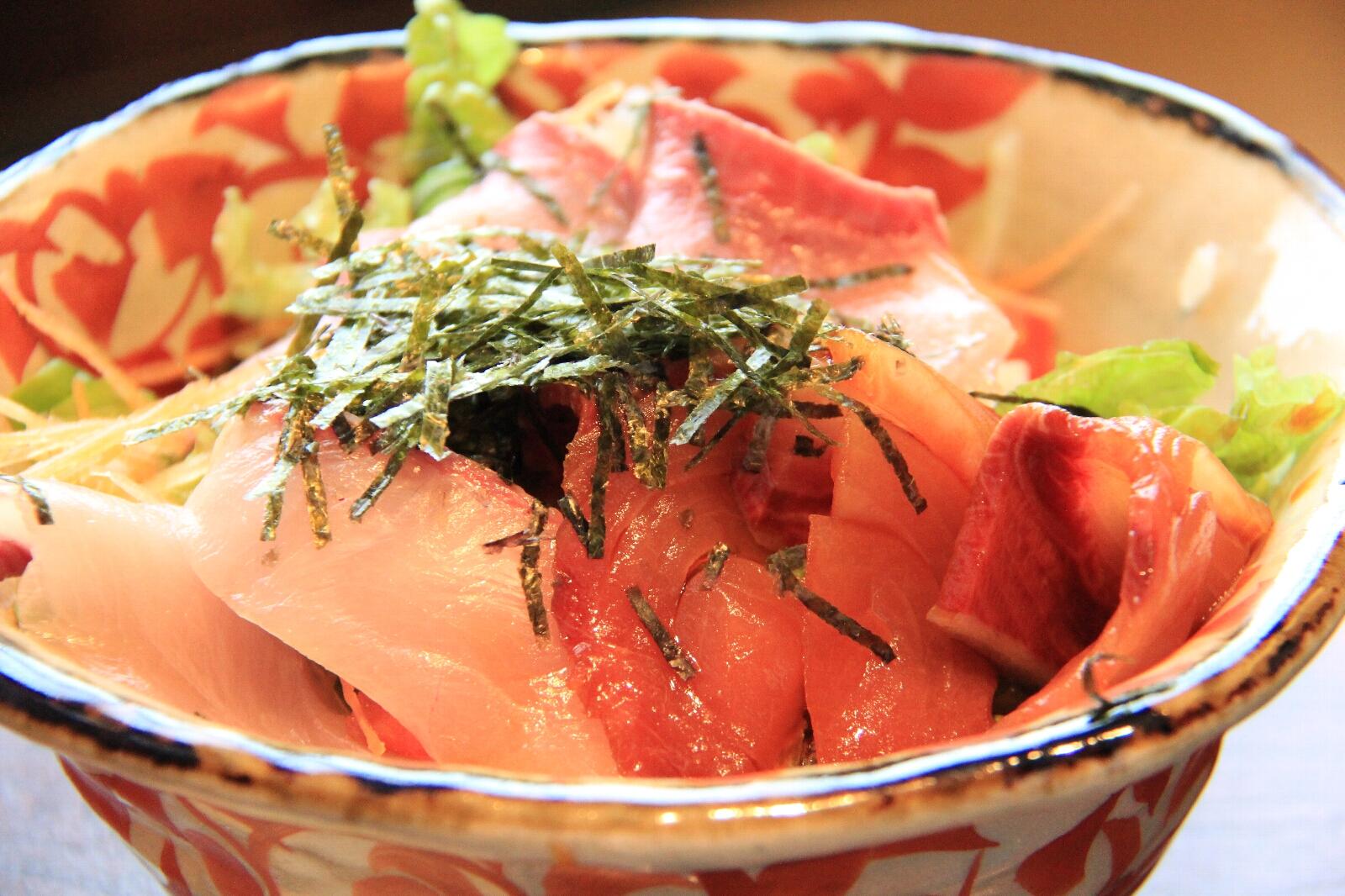 串間活〆ぶりプリ丼ぶり