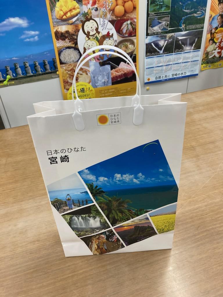 新規型紙袋（透明ﾌｨﾙﾑ加工 W270×H400×D100）おもて面-1