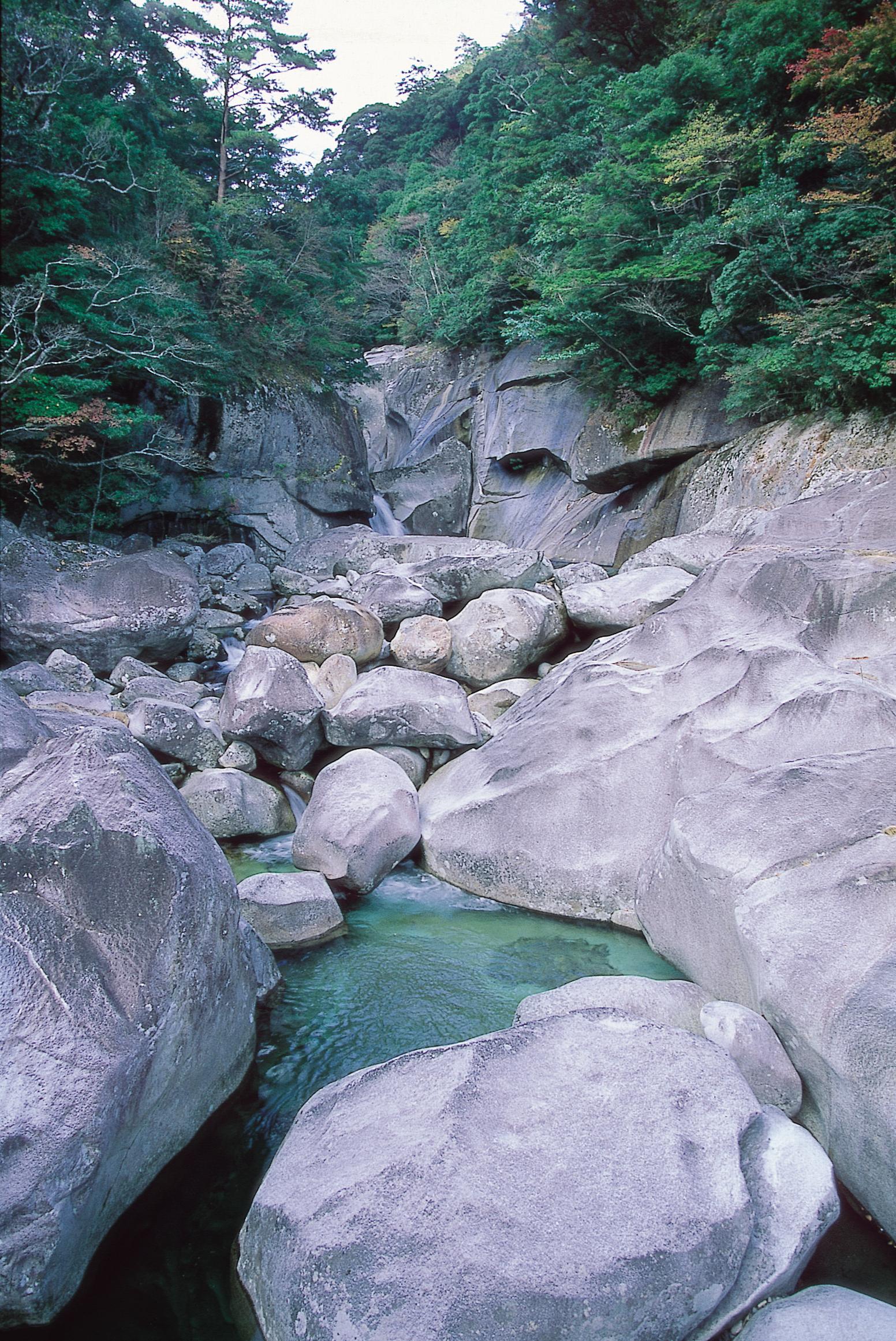  祝子川渓谷・神さん山 