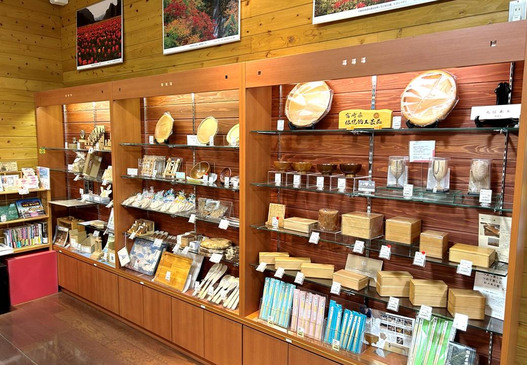 工芸品コーナー-0