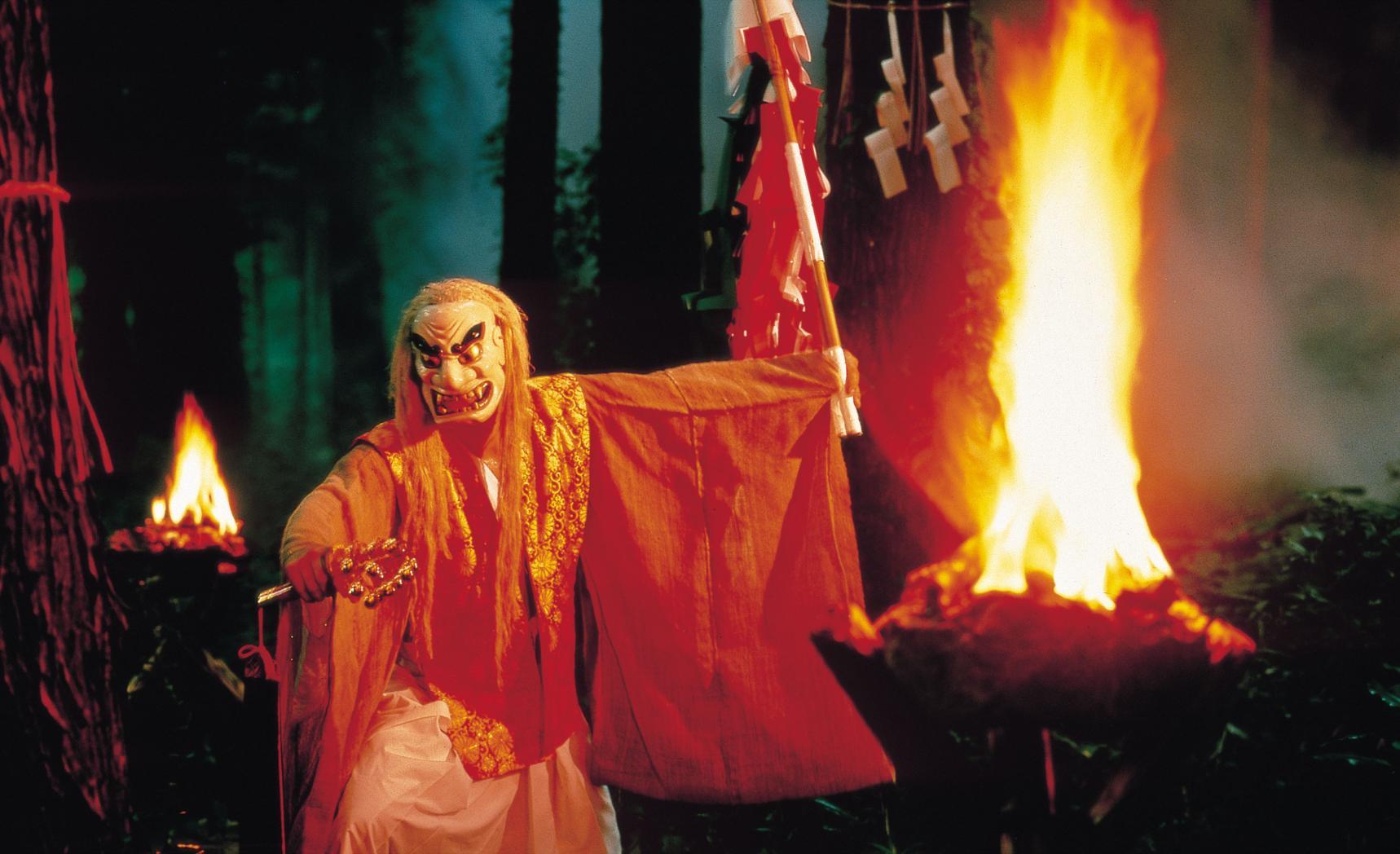 神話への入り口、毎夜開かれる「高千穂神楽」-0