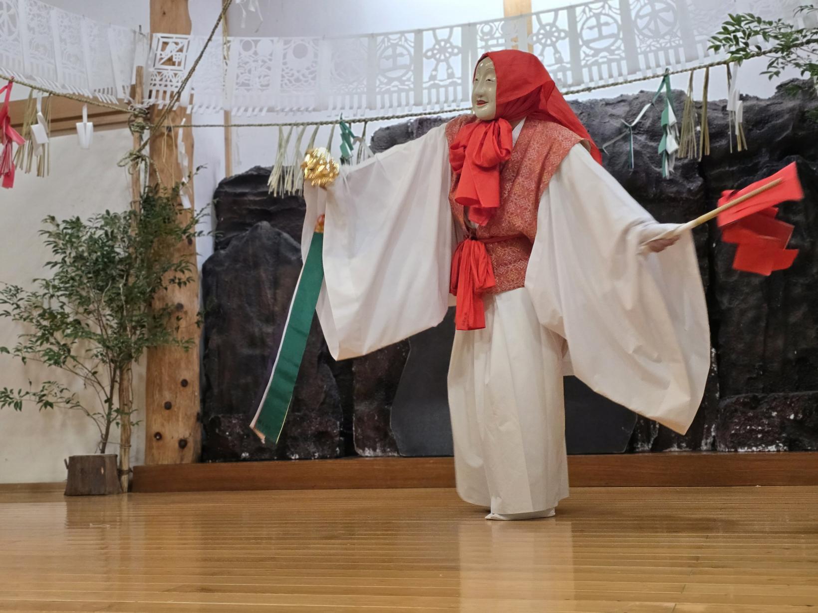 鈿女（うずめ）の舞-2