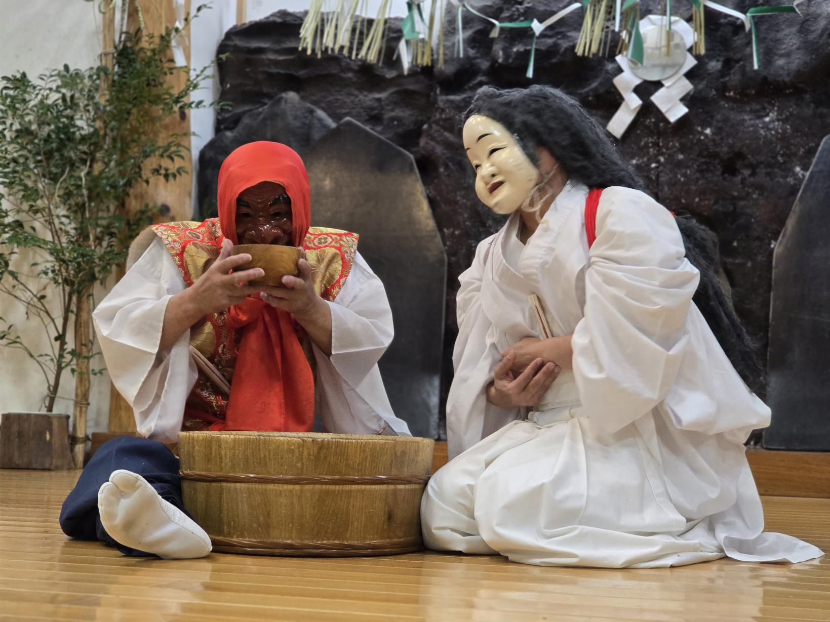 御神体（ごしんたい）の舞-2