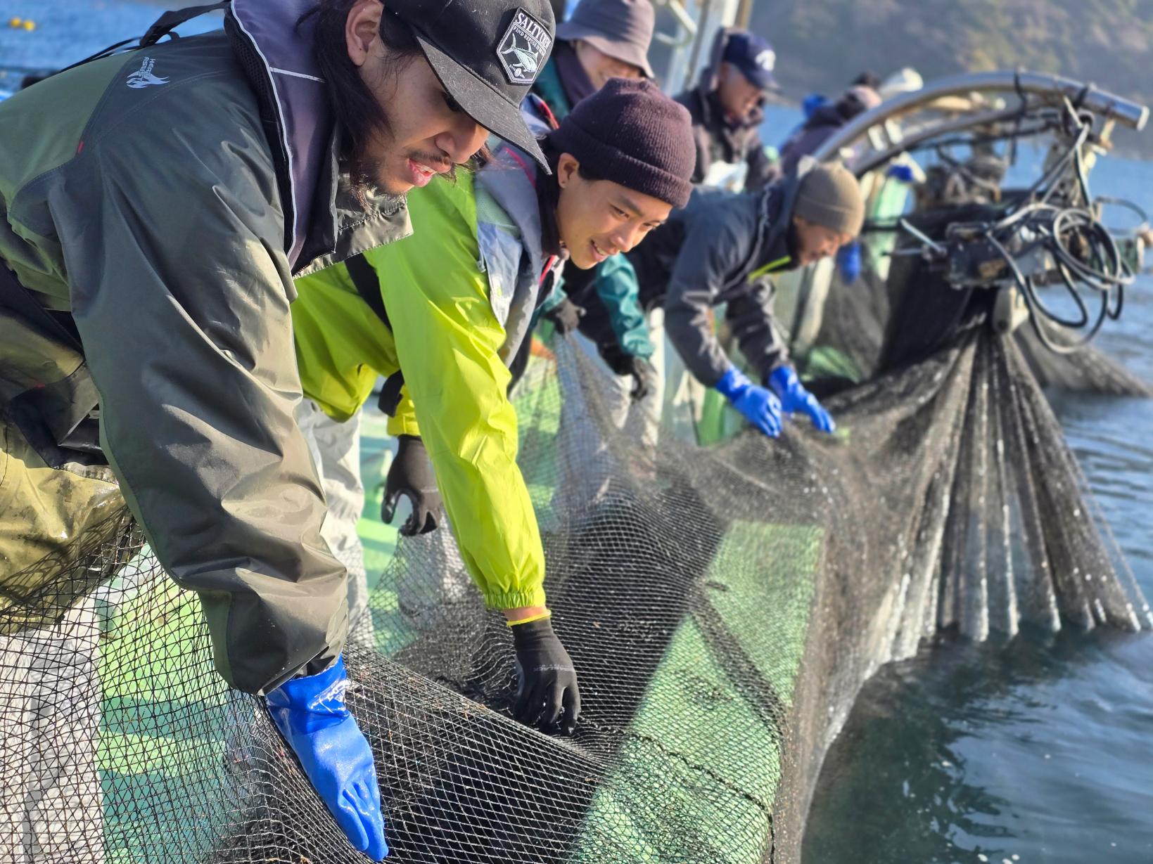みんなで力を合わせて！網の引き上げ体験-3