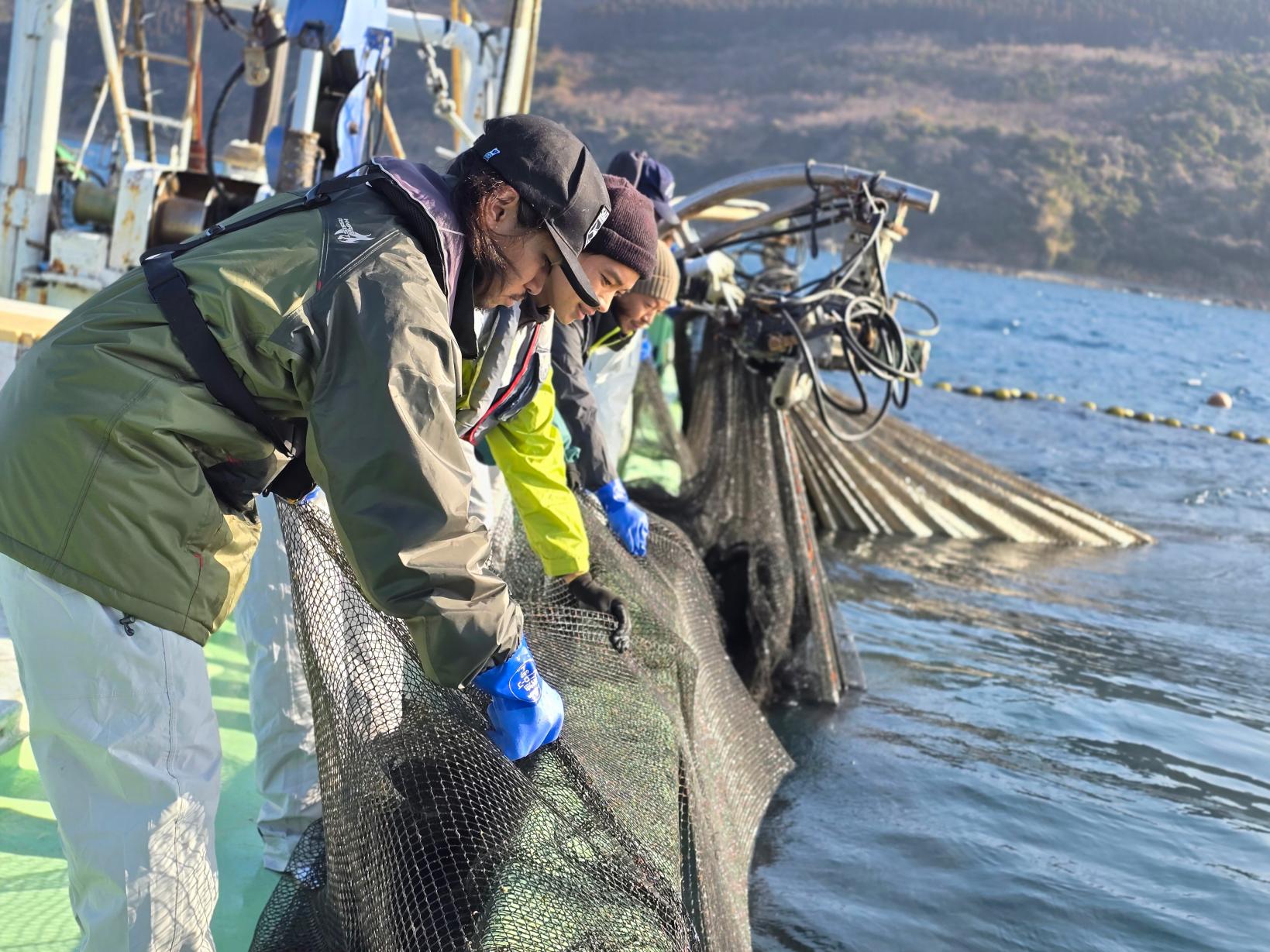 みんなで力を合わせて！網の引き上げ体験-1
