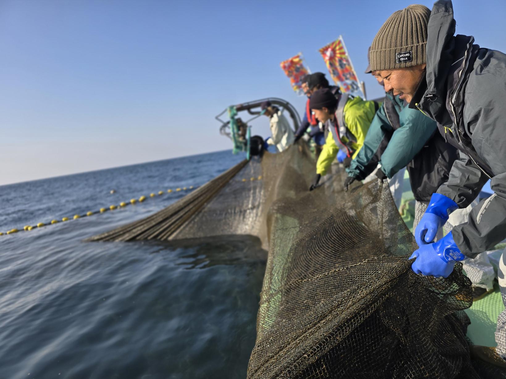 みんなで力を合わせて！網の引き上げ体験-5