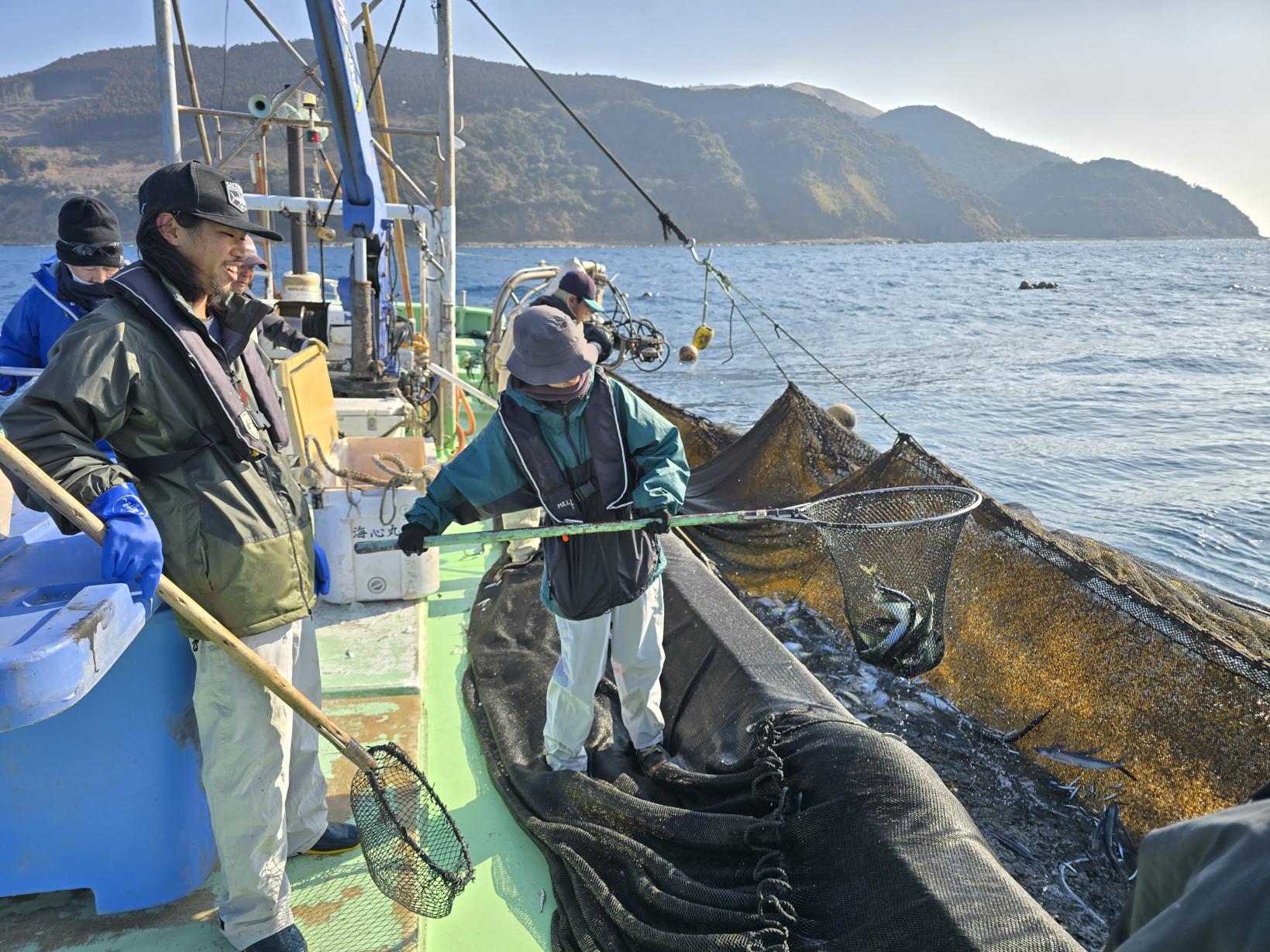 魚が跳ねる！獲れたての感動-4