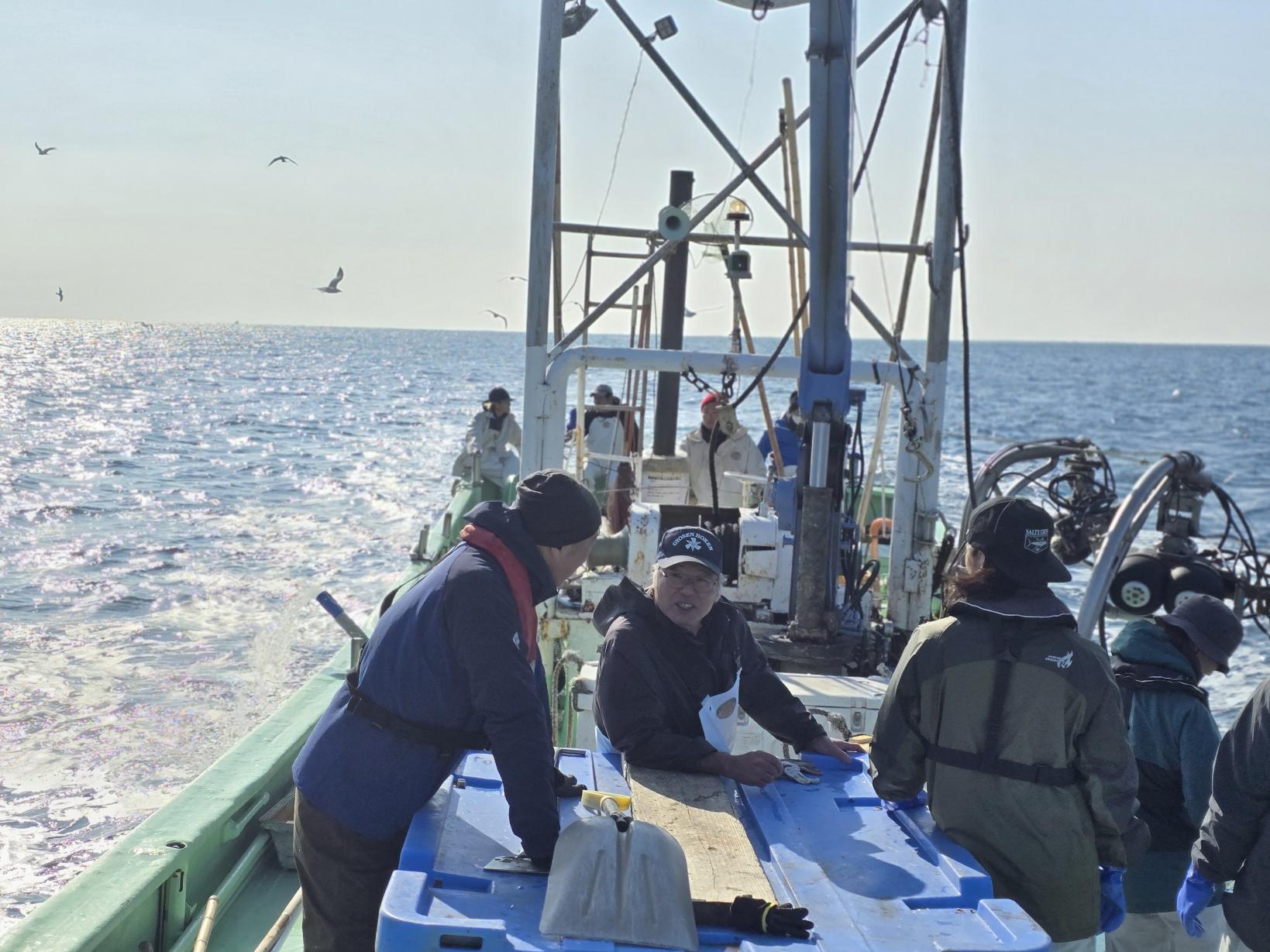 港へ帰還、海鳥たちのお見送り-3