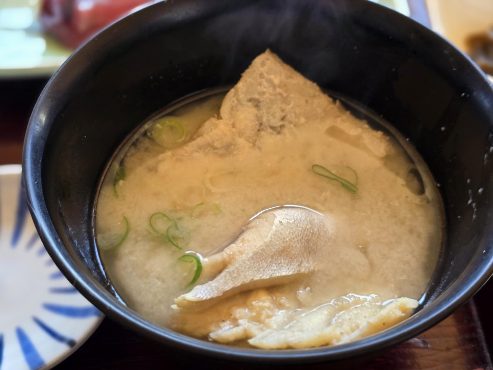 衝撃の食感！「おまかせ漁師定食」-2