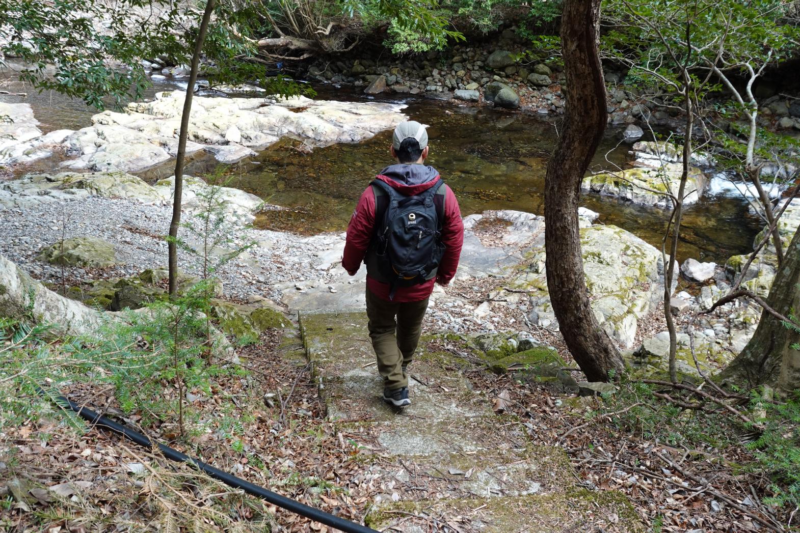 川辺での「呼吸瞑想」-0