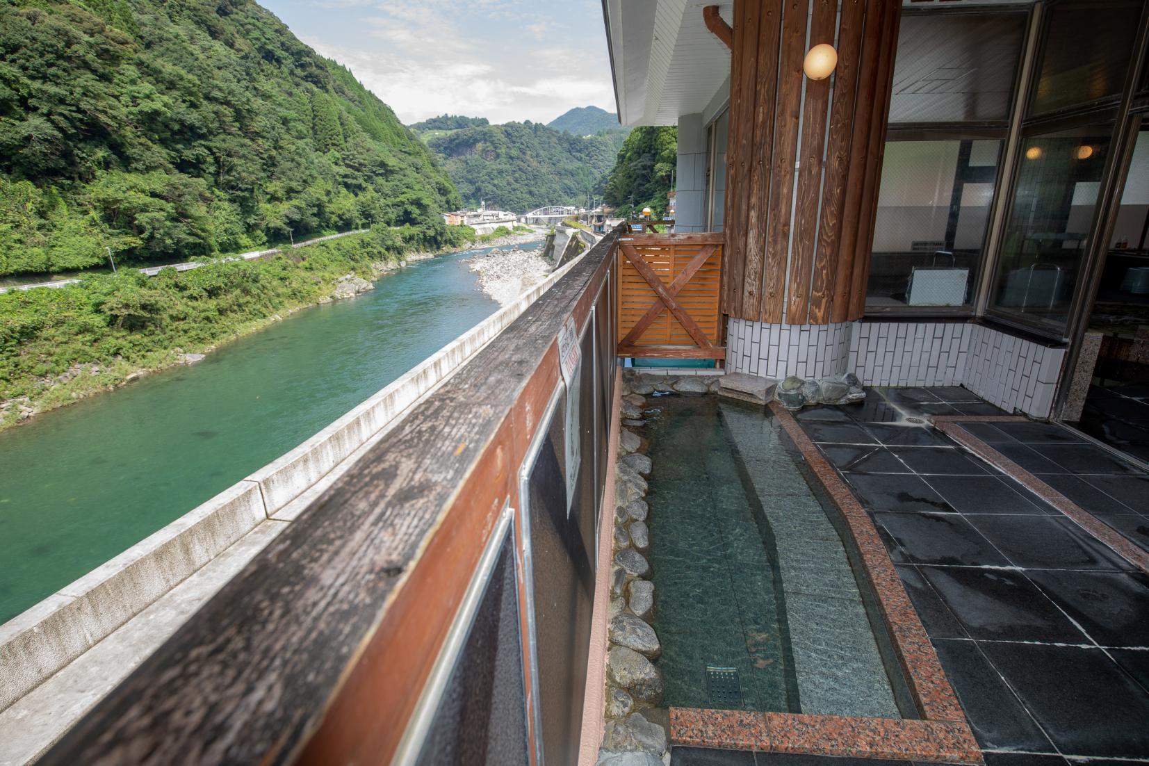 旅の締めくくりは温泉でのリフレッシュ！-2