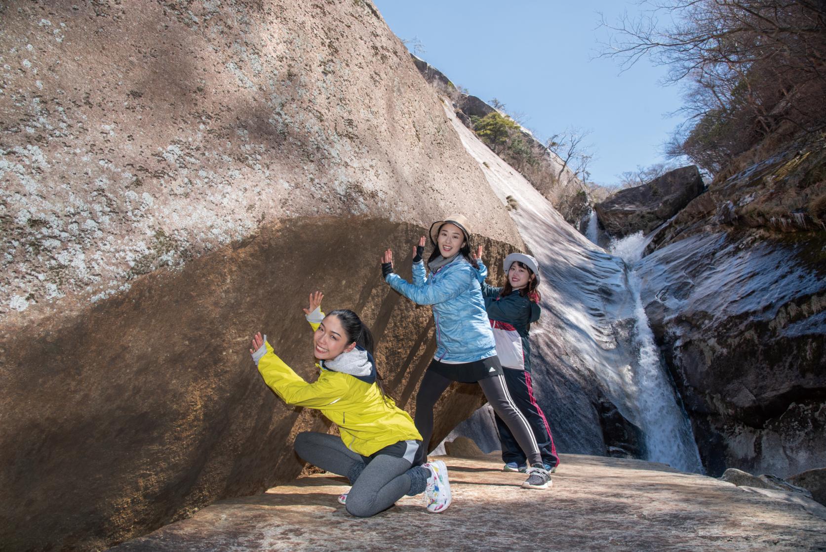 まるで大きな口？「パックン岩」を目指して森を歩こう-3