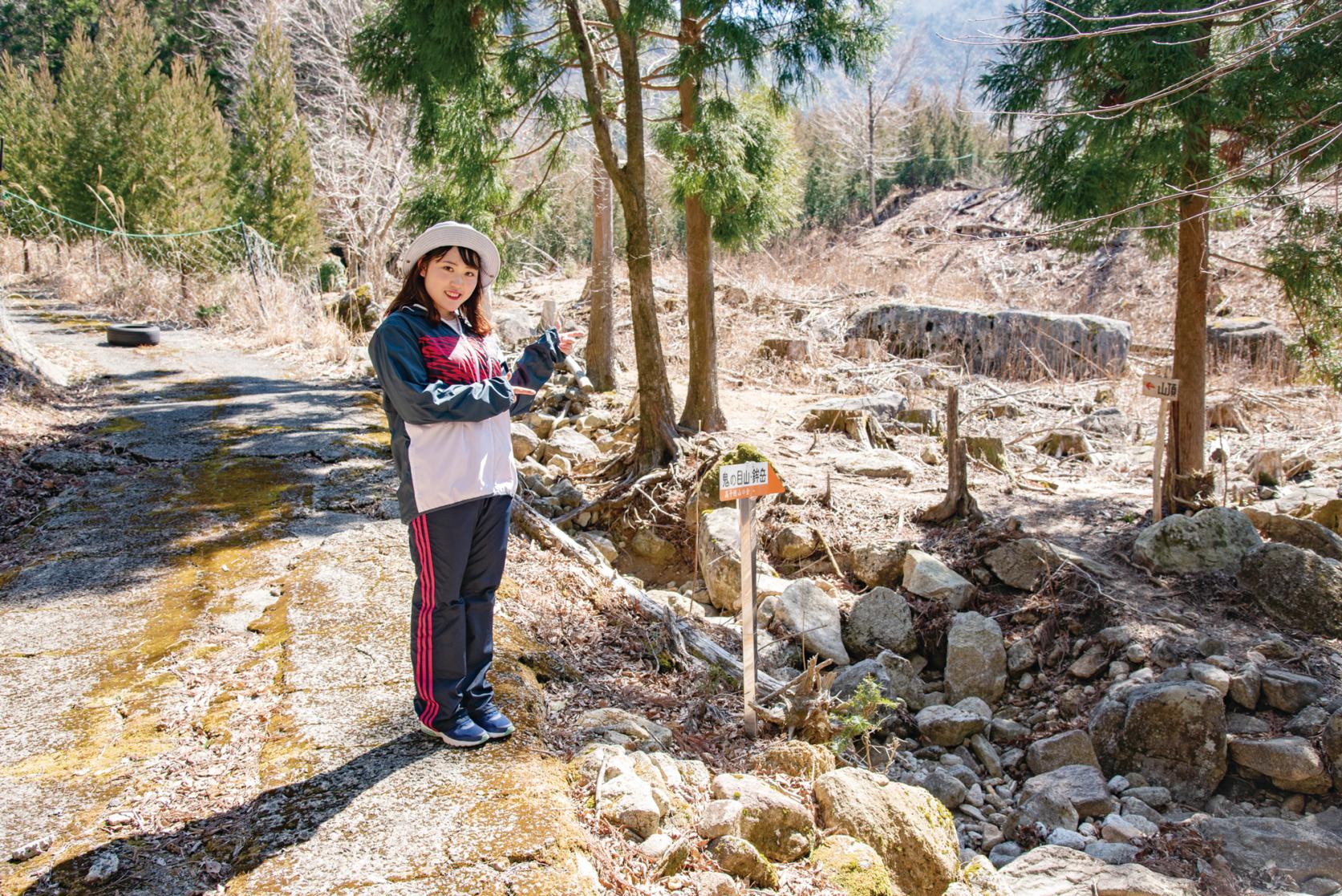 まるで大きな口？「パックン岩」を目指して森を歩こう-2