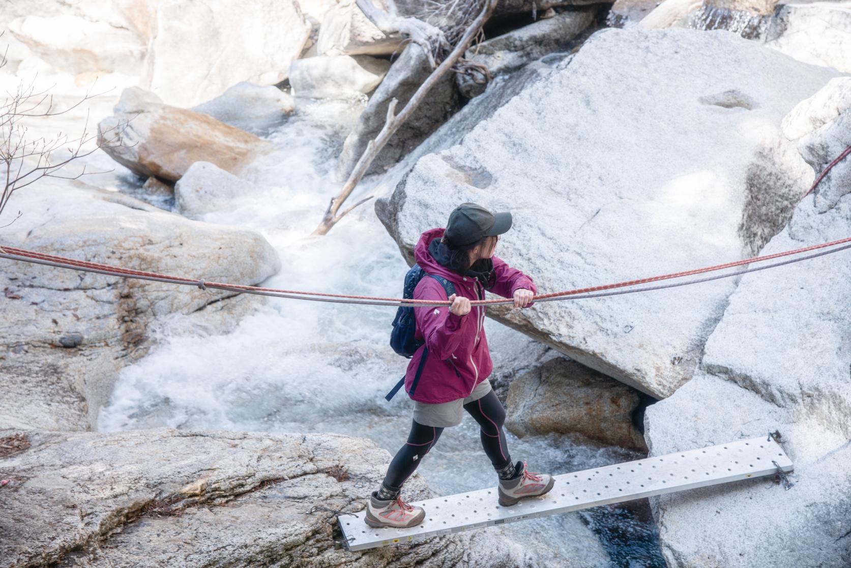 まるで大きな口？「パックン岩」を目指して森を歩こう-1