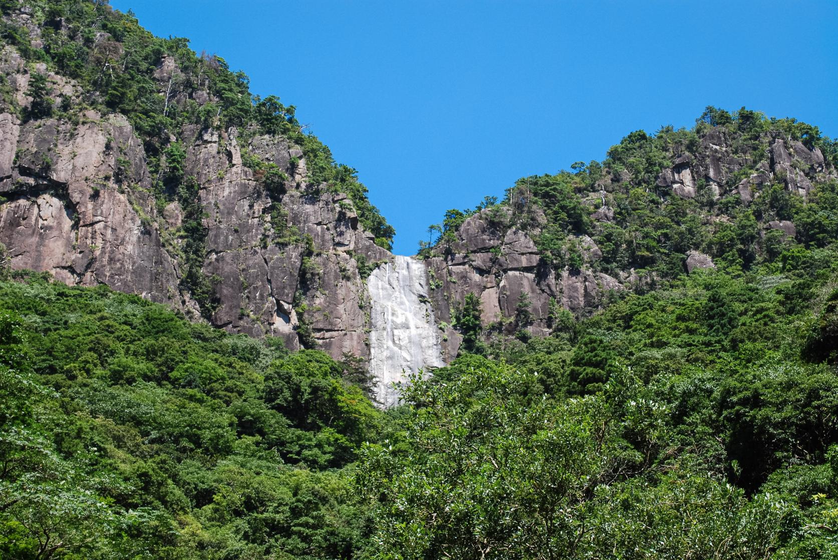 【延岡市】行縢山・行縢の滝｜ヤマトタケルノミコト伝説が刻まれた、落差77mの名瀑と岩峰の聖地-0