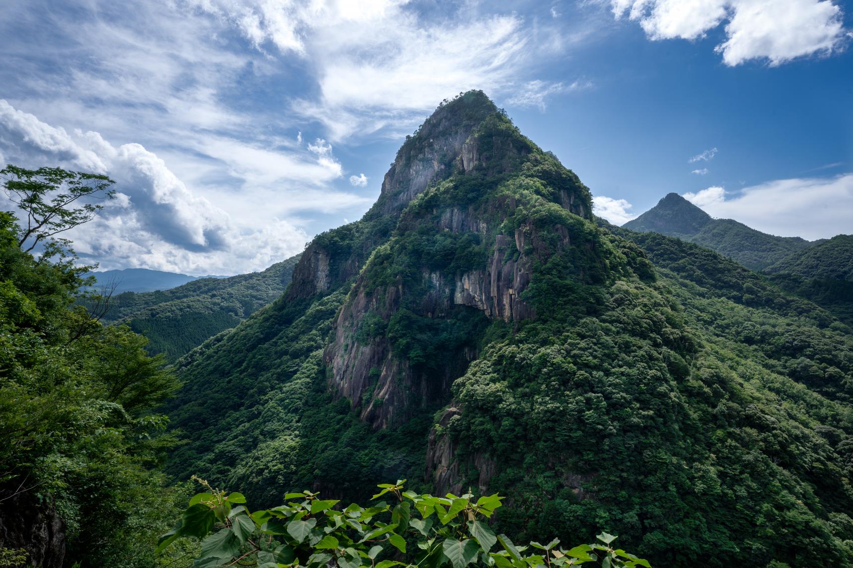 矢筈岳｜山水画のような三角の岩峰-0
