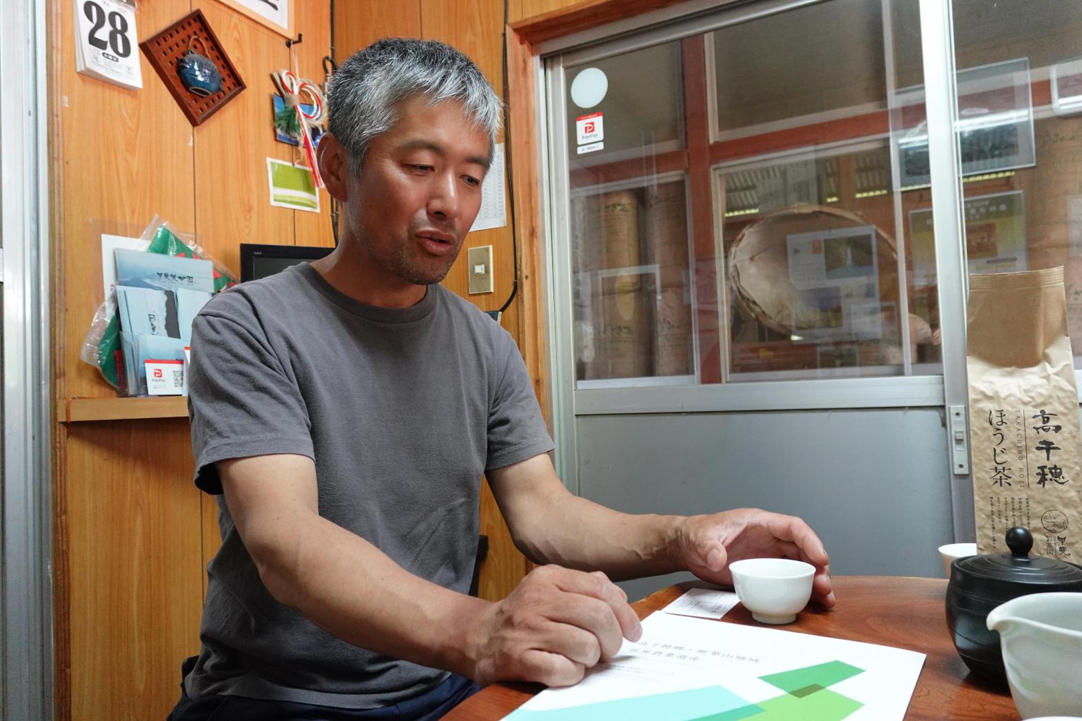 【高千穂町】日本茶の0.5%「釜炒り茶」を守り続ける、標高350mの茶畑-1