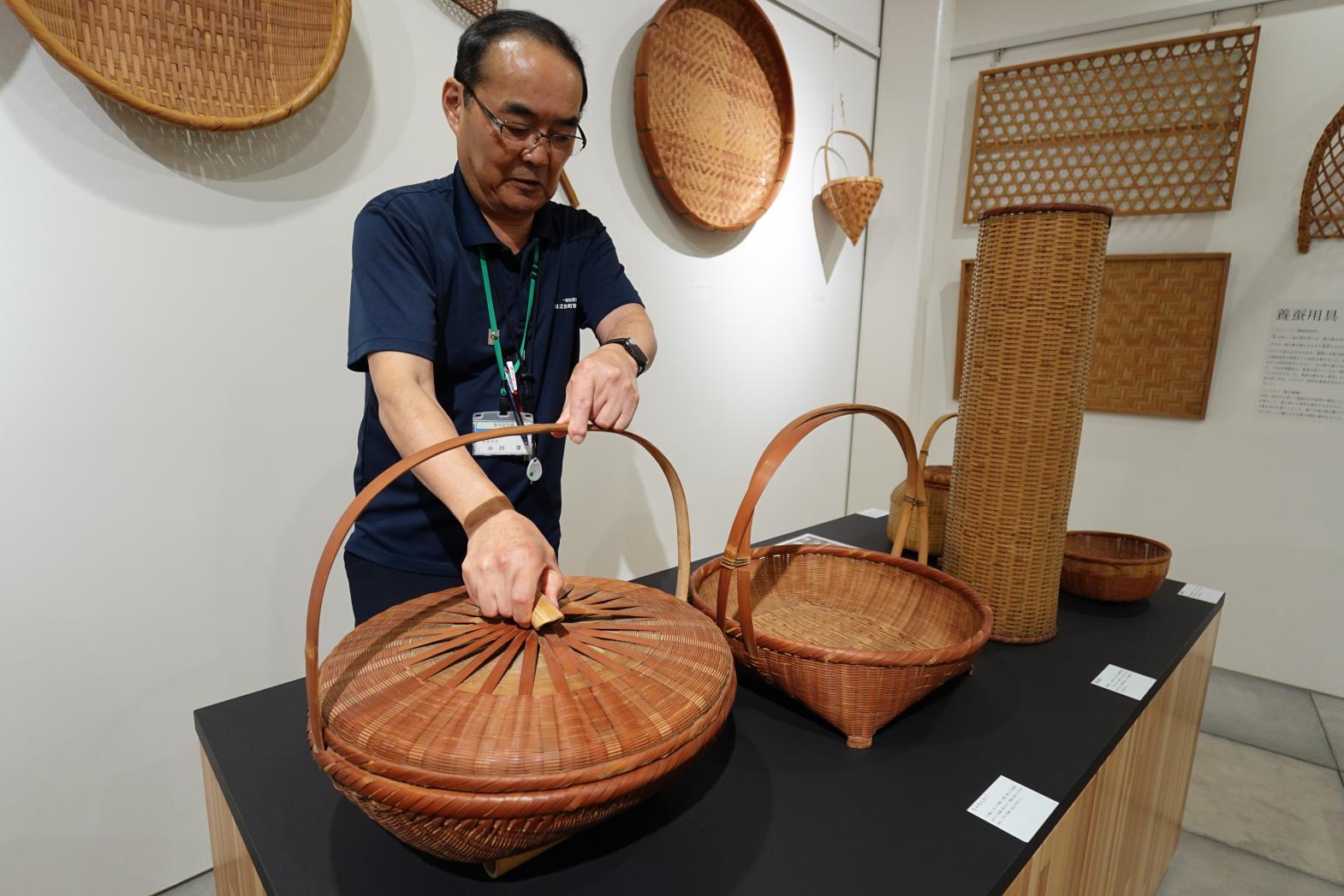 蓋がどの角度からでも合う、真円の飯籠-1
