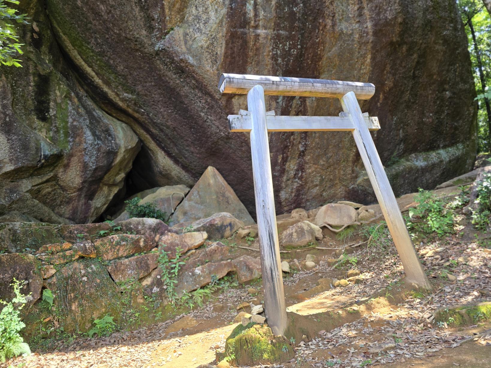 神さん山｜山幸彦伝説と巨石が放つ、太古のエネルギー-4