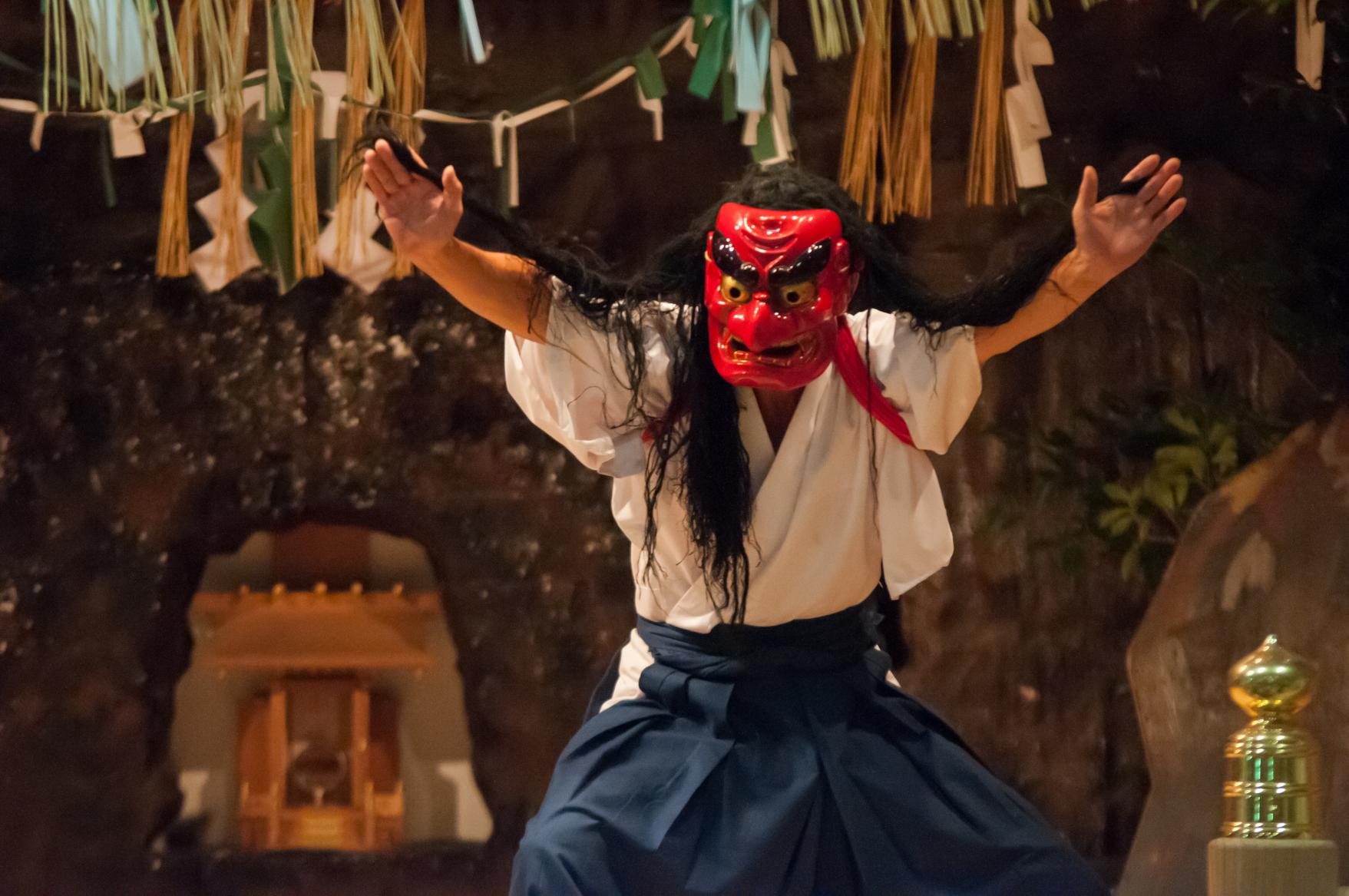高千穂の夜神楽｜神話の里に受け継がれる伝統芸能-2