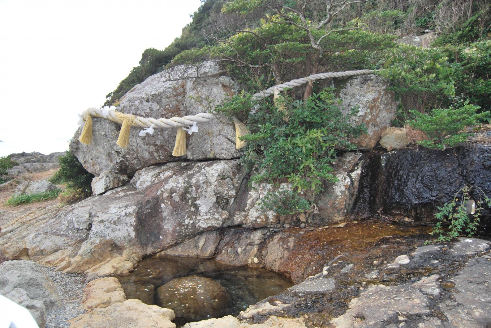 Oomi Shrine offers a spectacular view overlooking the ocean-1