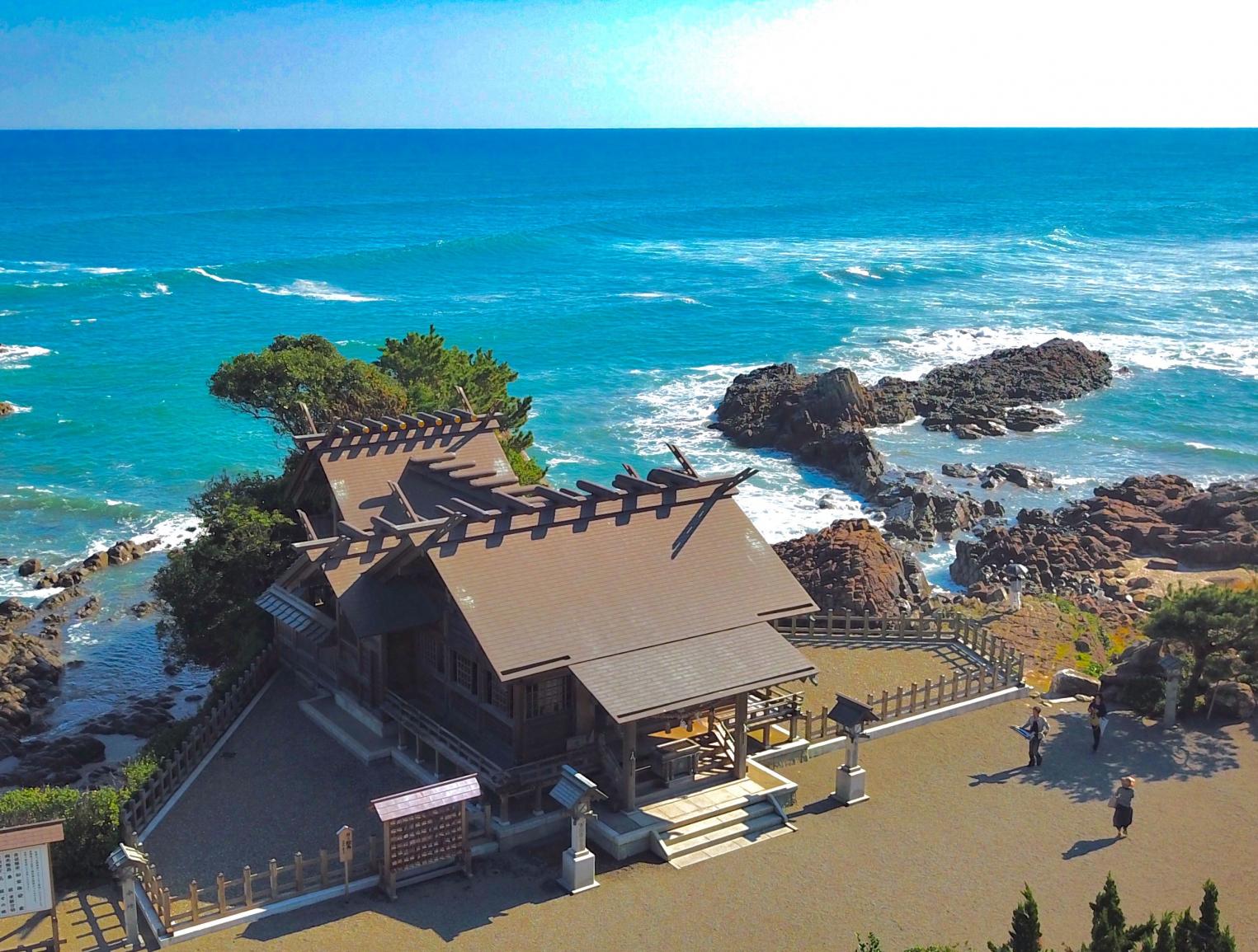 Oomi Shrine offers a spectacular view overlooking the ocean-0