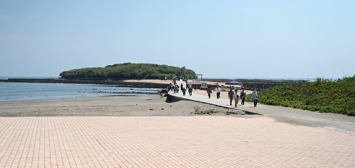 亜熱帯植物に包まれた神秘の島「青島」-0