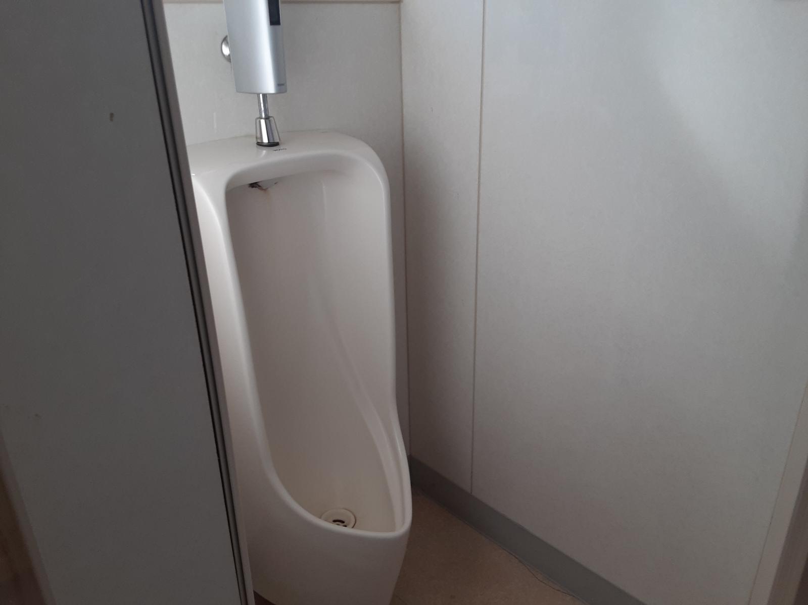 トイレ内部-2