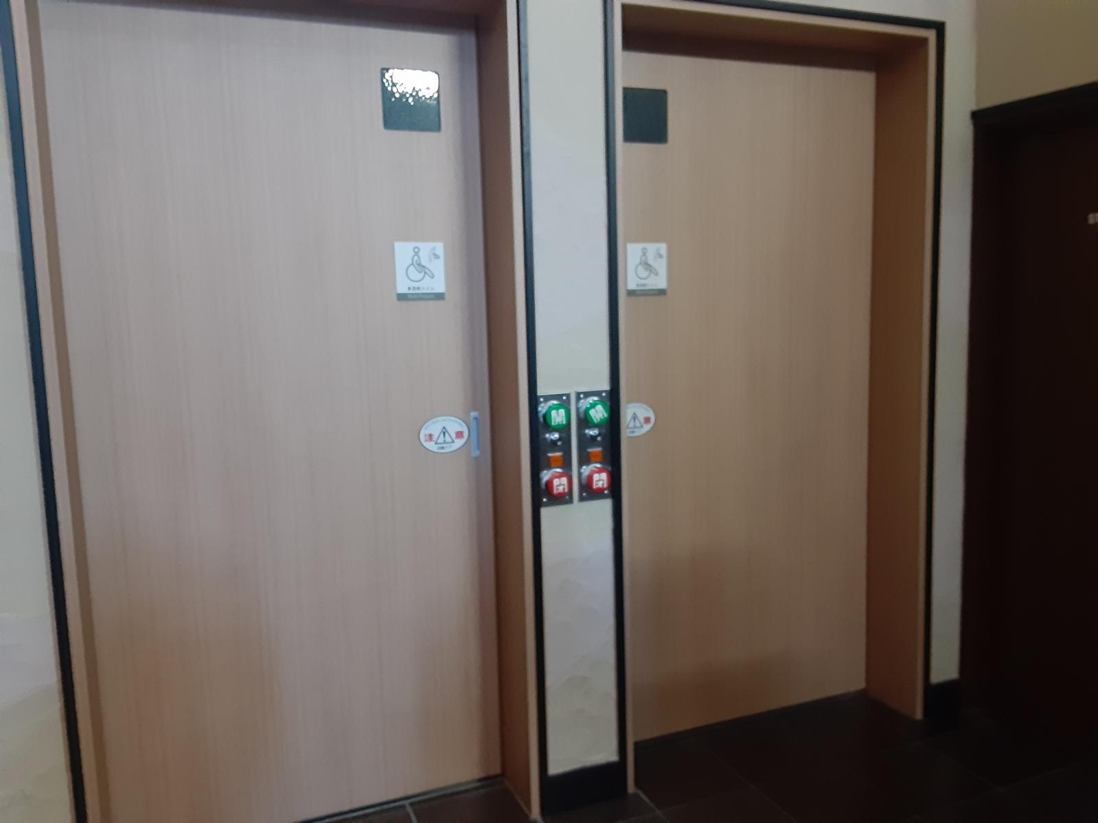 志比田第二増設工場内1Fの多目的トイレ入口-2