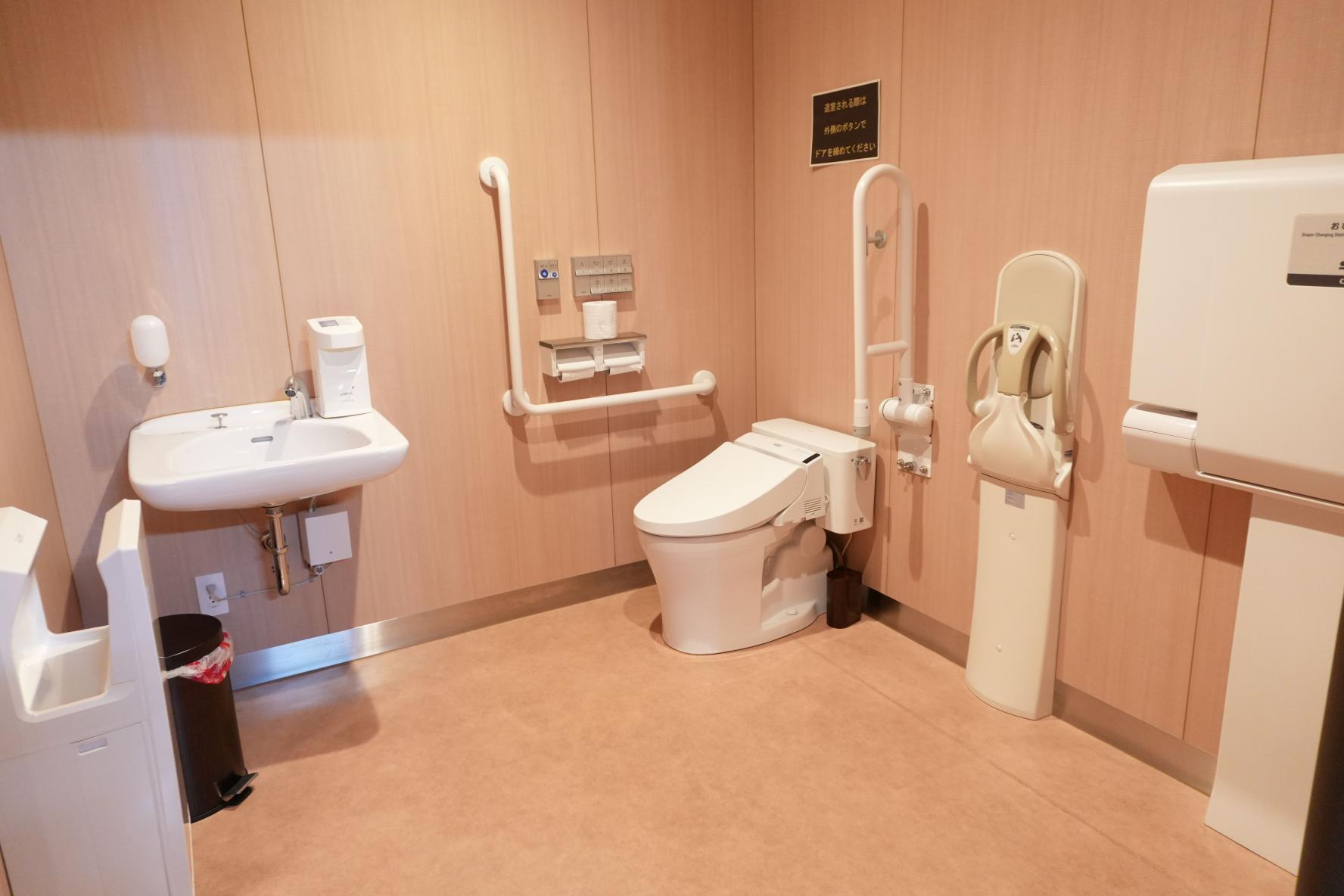 志比田第二増設工場内1Fの多目的トイレ内部-3