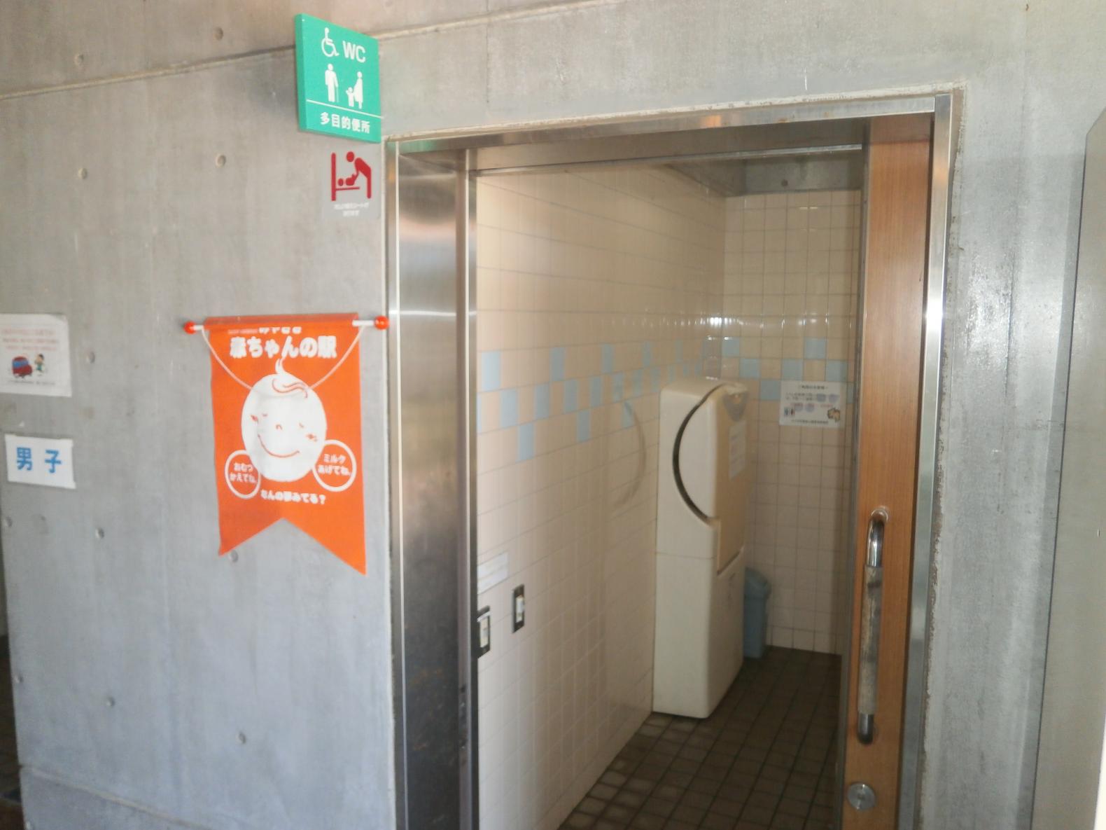 南ビーチの多目的トイレ内部(トイレ2)-3