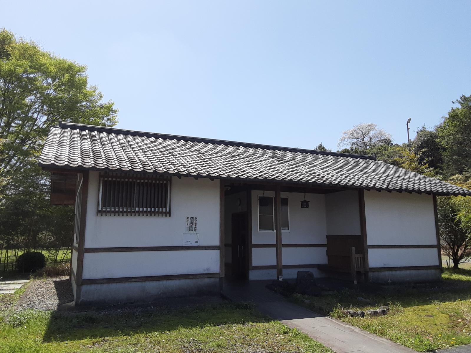 トイレ外観-0