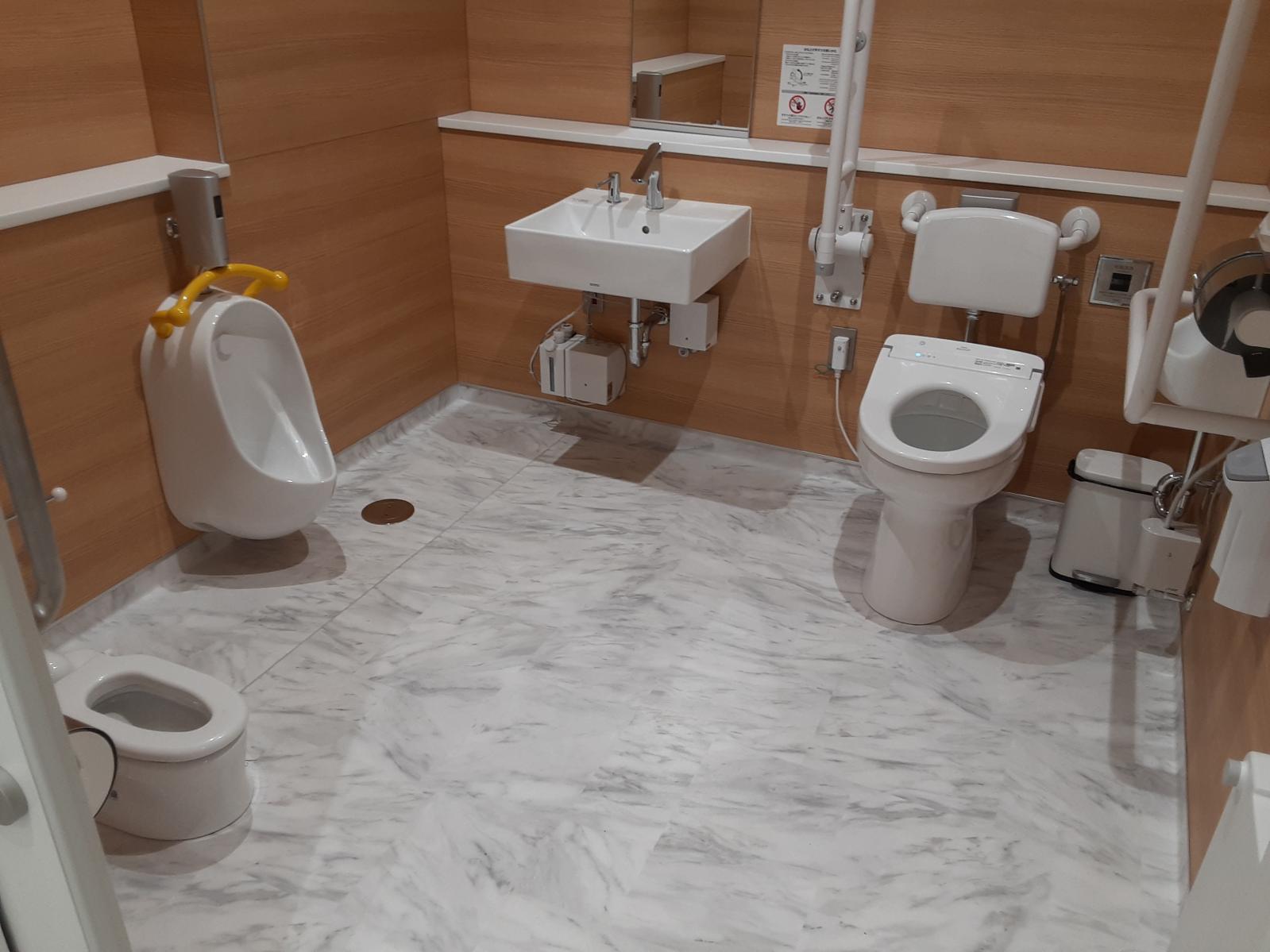 木のゆうぐ広場内の多目的トイレ内部(トイレ2)-2