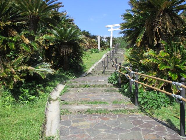 駐車場から御崎神社までの通路-0