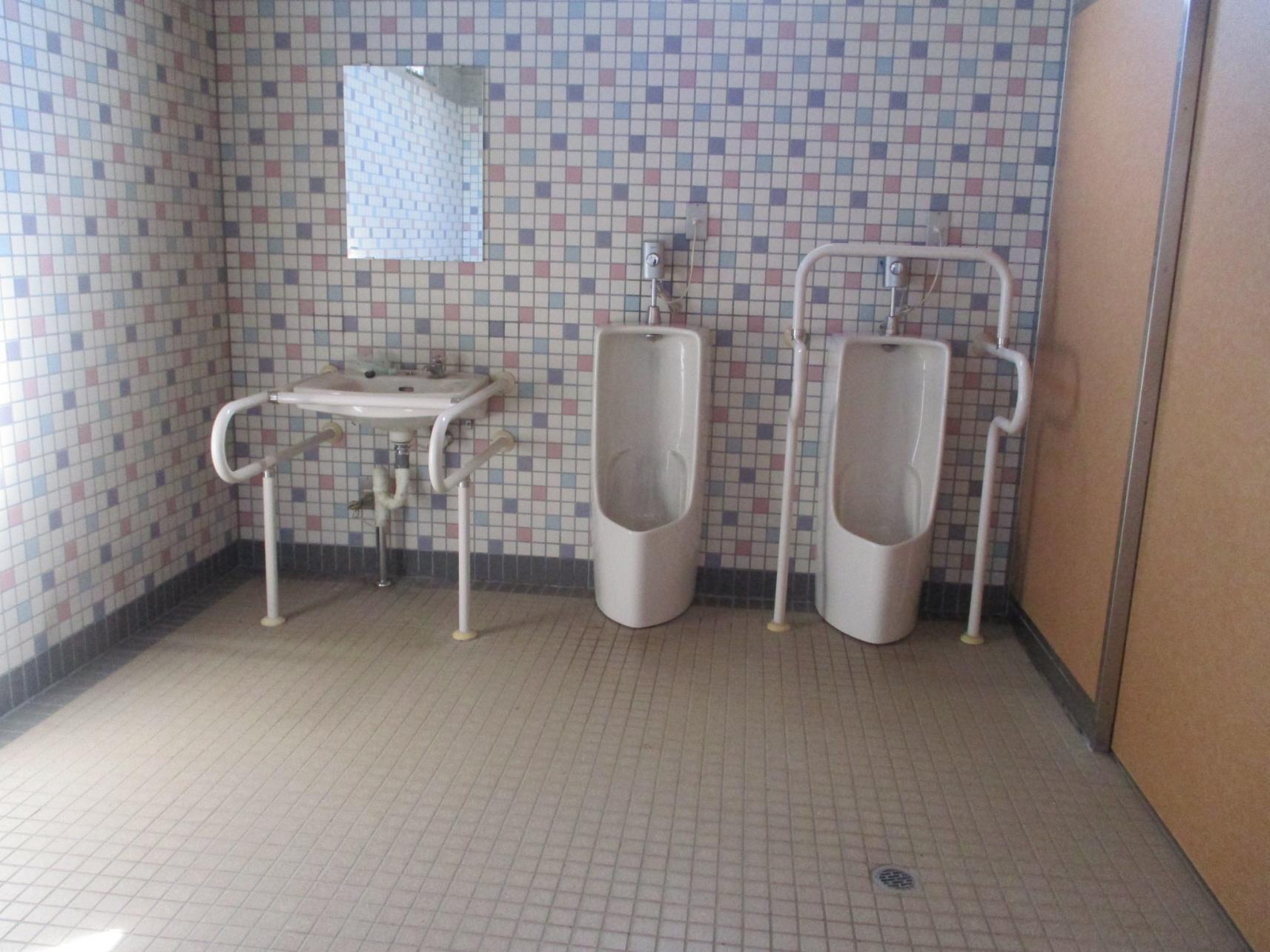 多目的トイレ内部-3