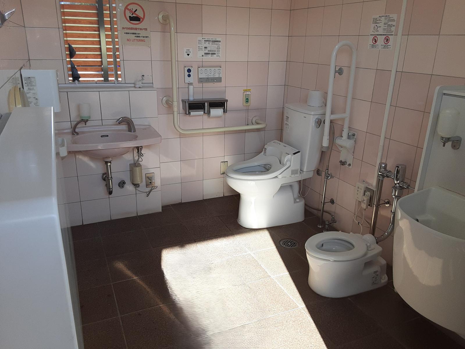 多目的トイレ内部（トイレ2）-1