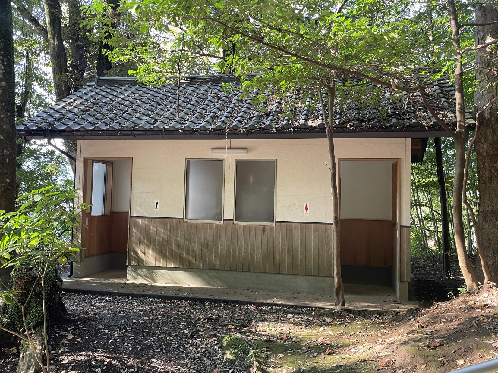 男女別トイレ外観-0