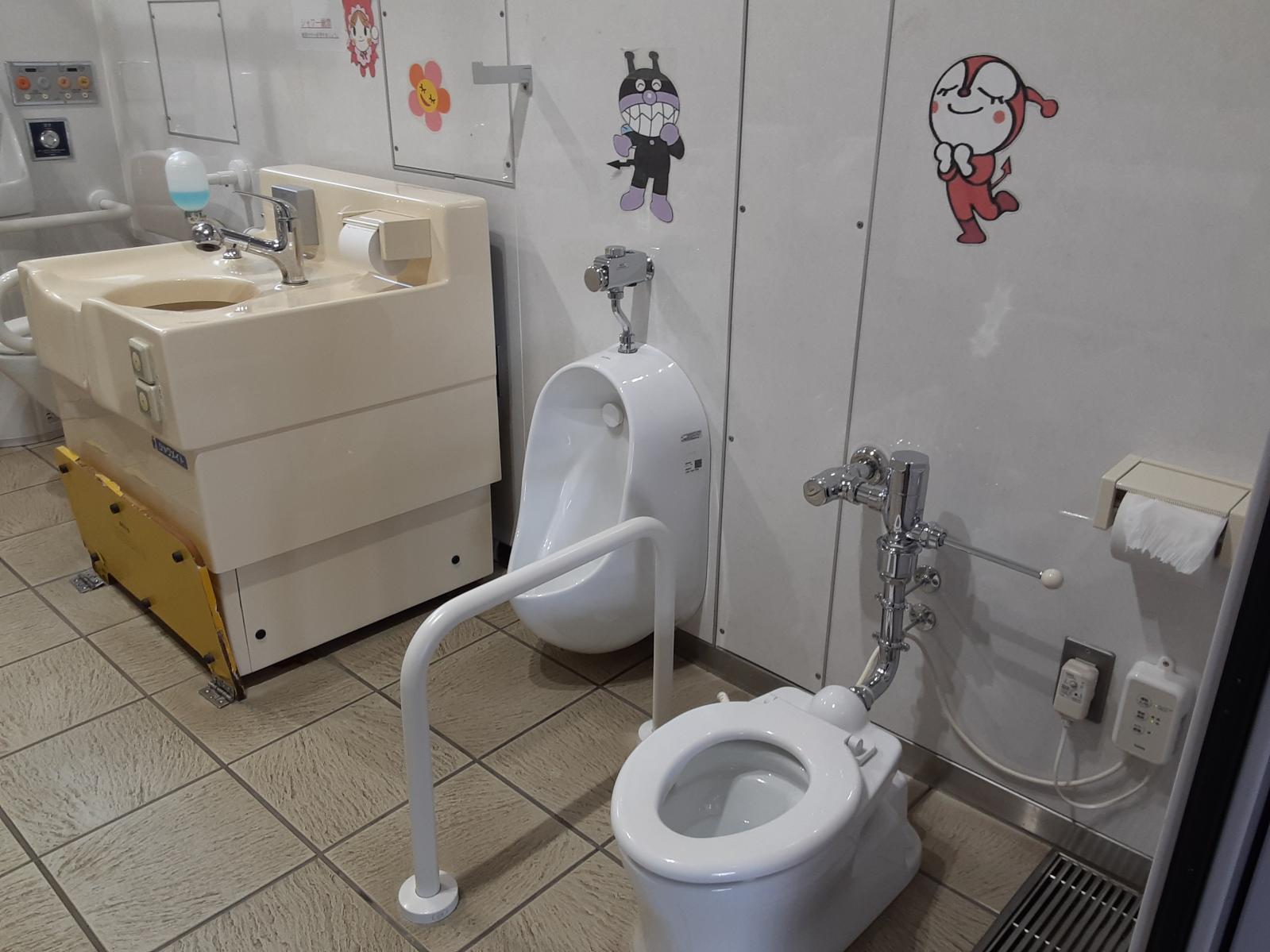 多目的トイレ内部-2