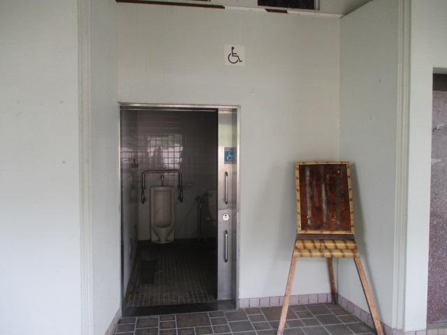 多目的トイレ入口-1