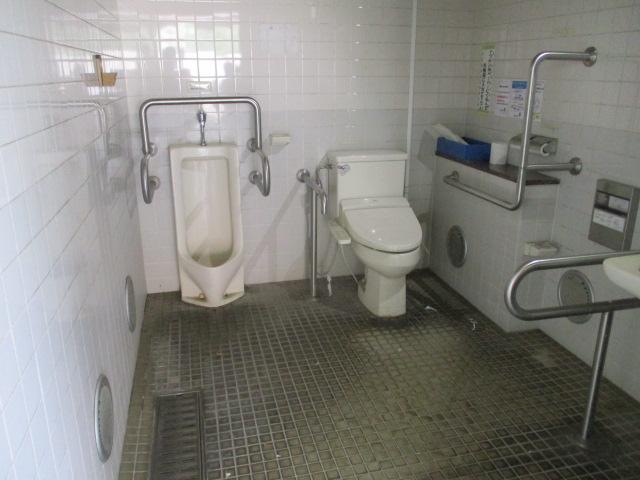 多目的トイレ内部-2