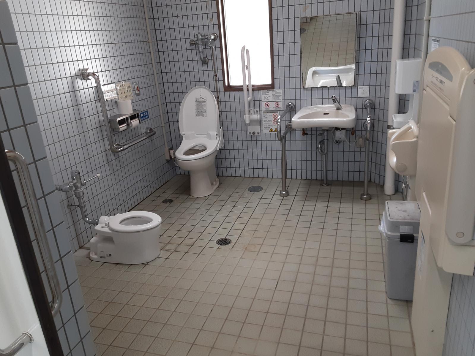 多目的トイレ内部（トイレ1）-1