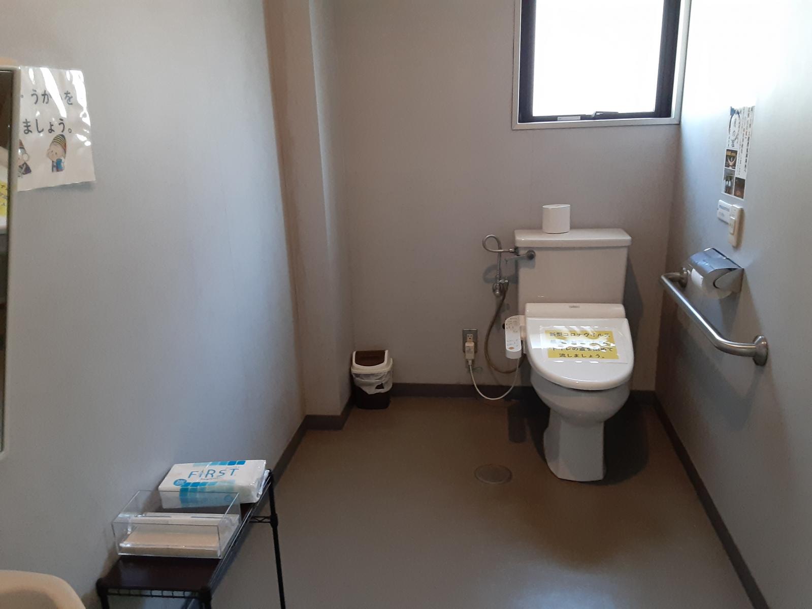 多目的トイレ内部（トイレ2）-3