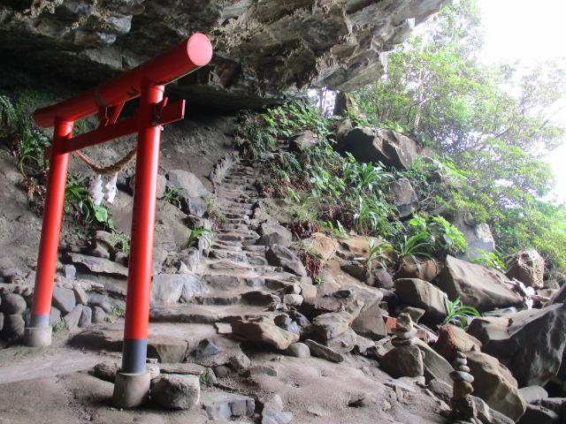 鳥居前の階段-3