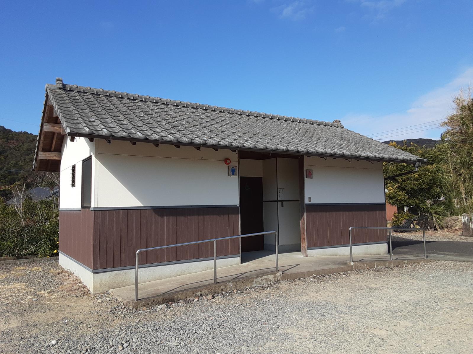 トイレ外観-0