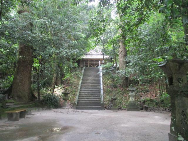 社殿までの階段-1
