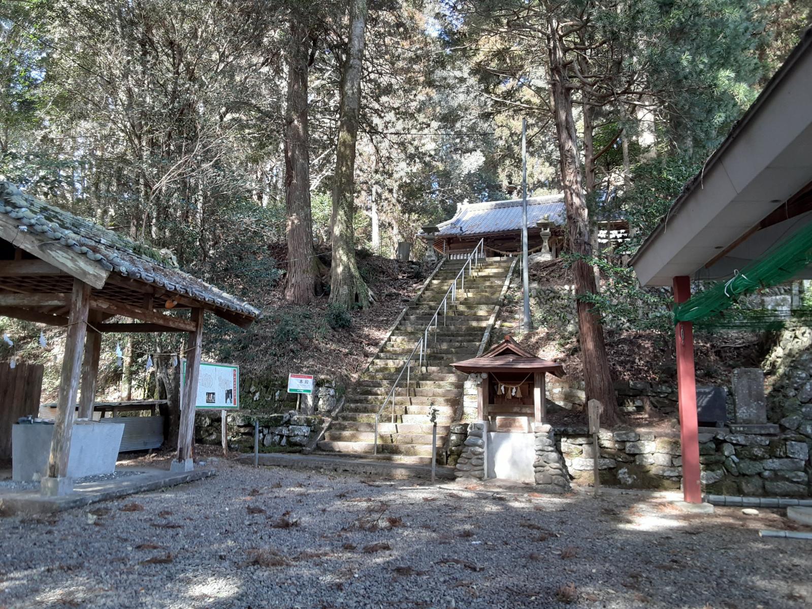本殿までの通路-1