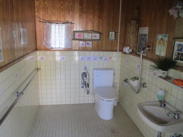 多目的トイレ内部-1