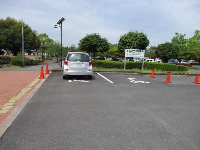 おもいやり駐車場-0