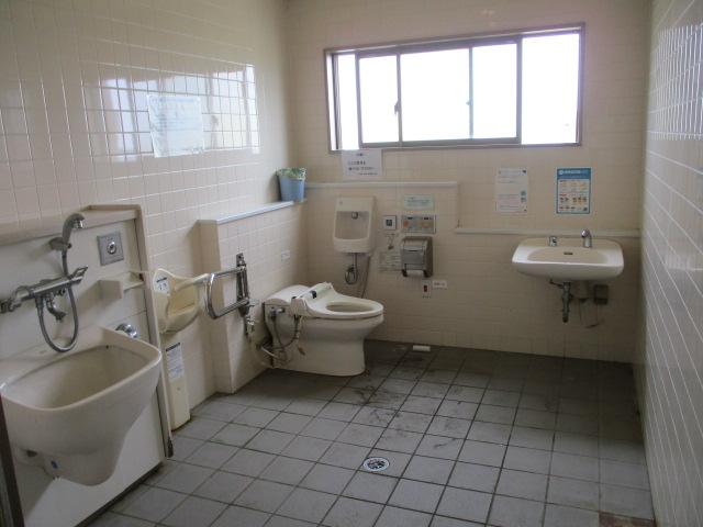 多目的トイレ内部-2