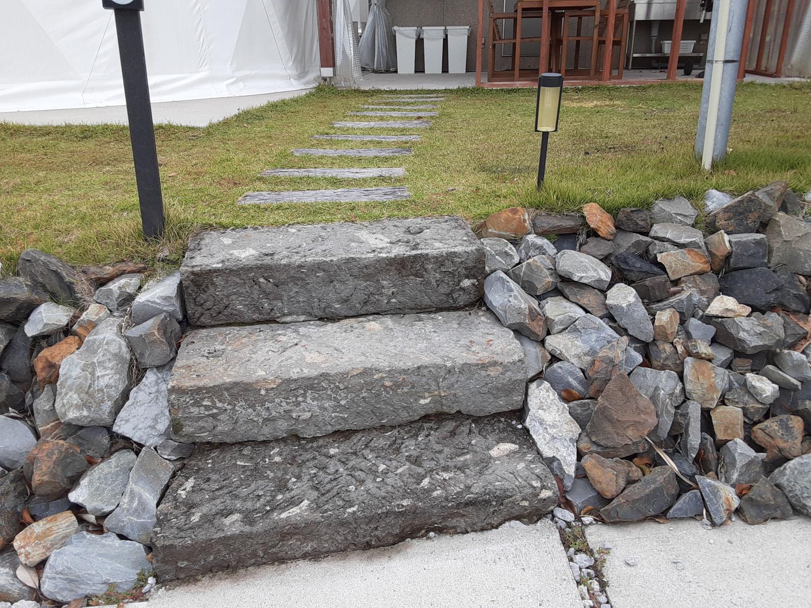 客室への階段-1